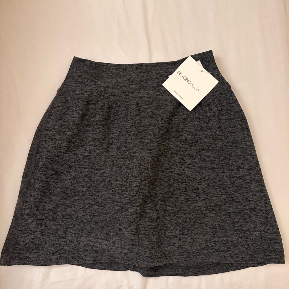 NWT - Beyond Yoga Women's Spacedye Movement Skirt  - Gray